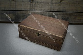 Подарочная деревянная шкатулка из хвои и березовой фанеры, покрыта морилкой Шкатулка подарочная деревянная