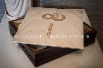 Коробка деревянная для упаковки подарка. Сделана с вкладной крышкой, лакирована с внешних сторон. Коробка подарочная (шкатулка)